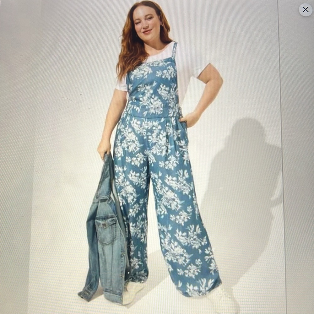 Torrid Size 1 Blue/White Floral Wide Leg Overalls
